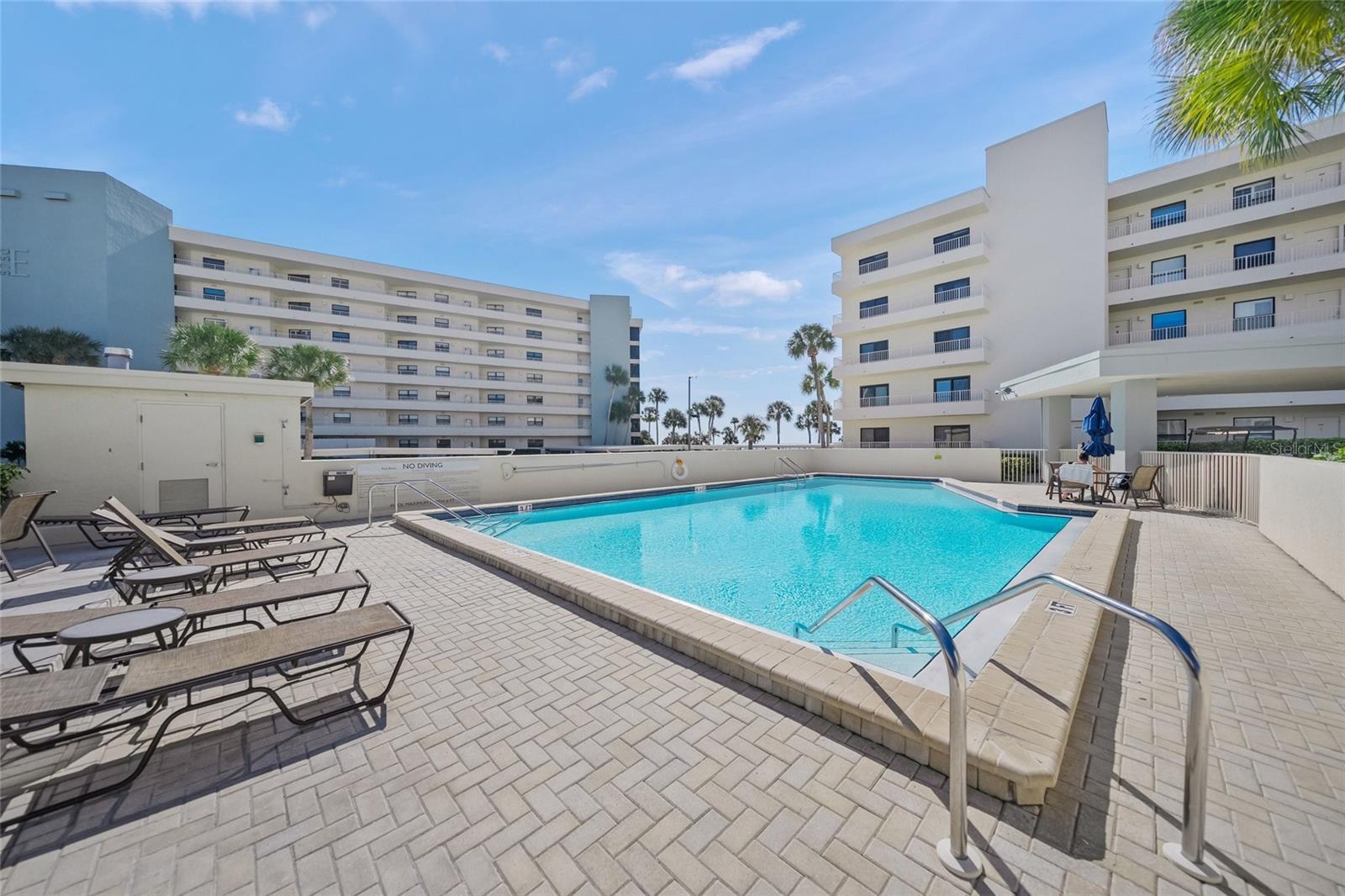 Listing photo id 64 for 5740 Midnight Pass Road 104f