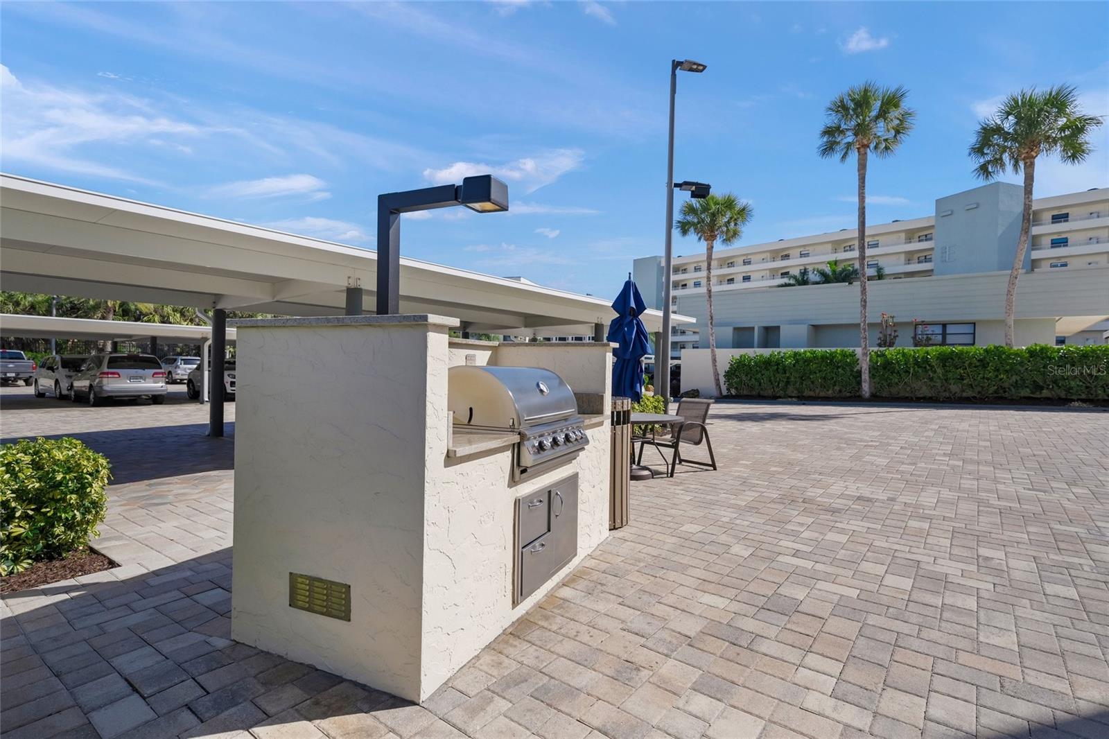 Listing photo id 67 for 5740 Midnight Pass Road 104f