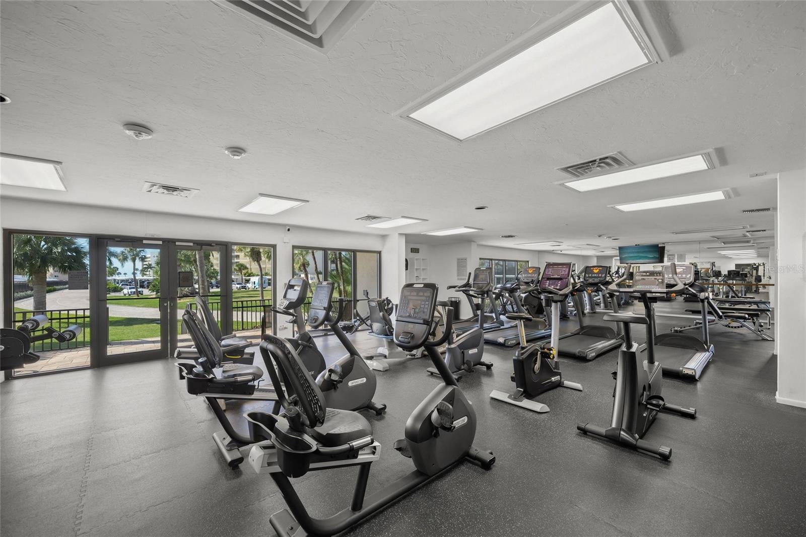 Listing photo id 70 for 5740 Midnight Pass Road 104f