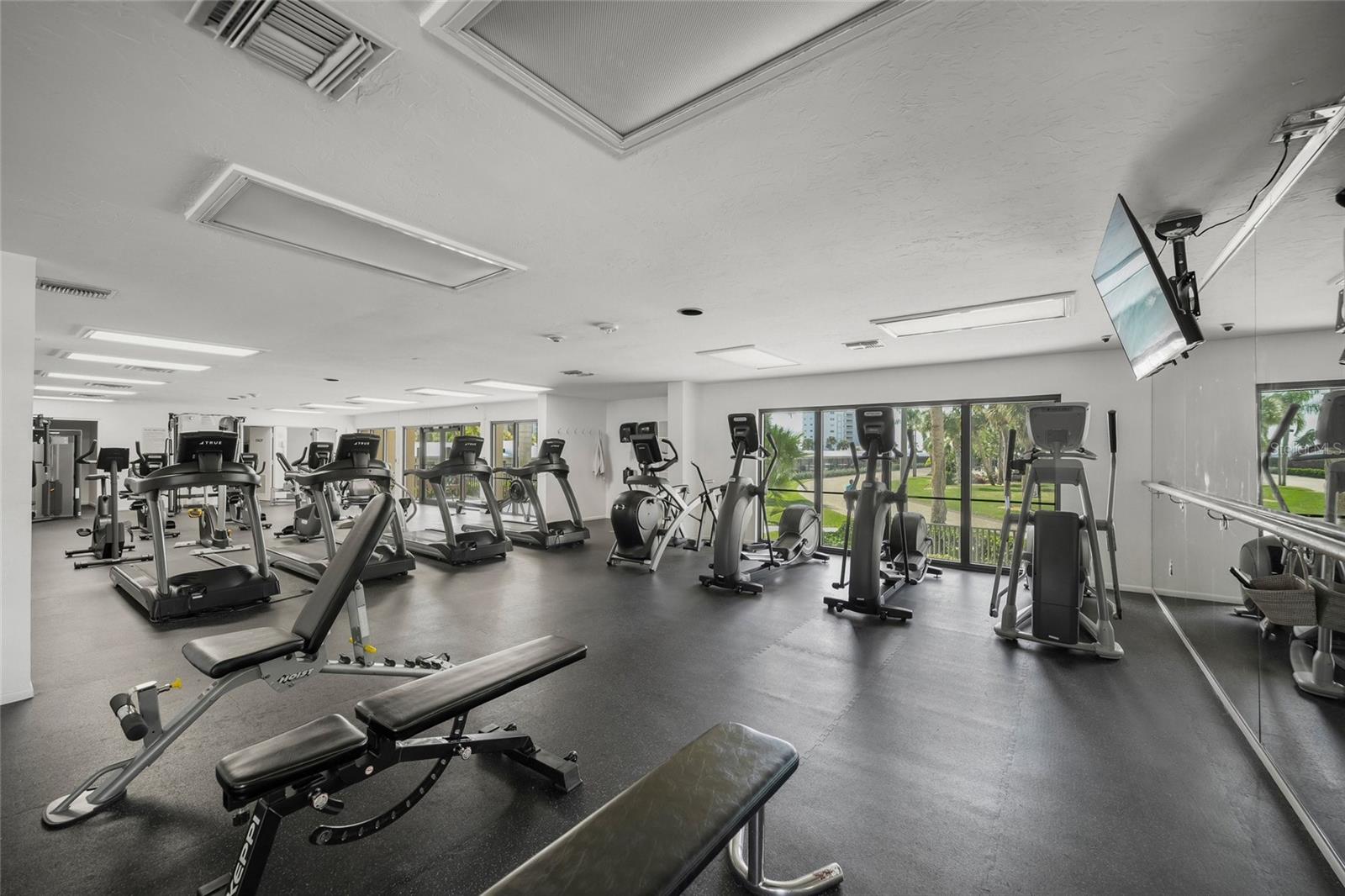 Listing photo id 71 for 5740 Midnight Pass Road 104f