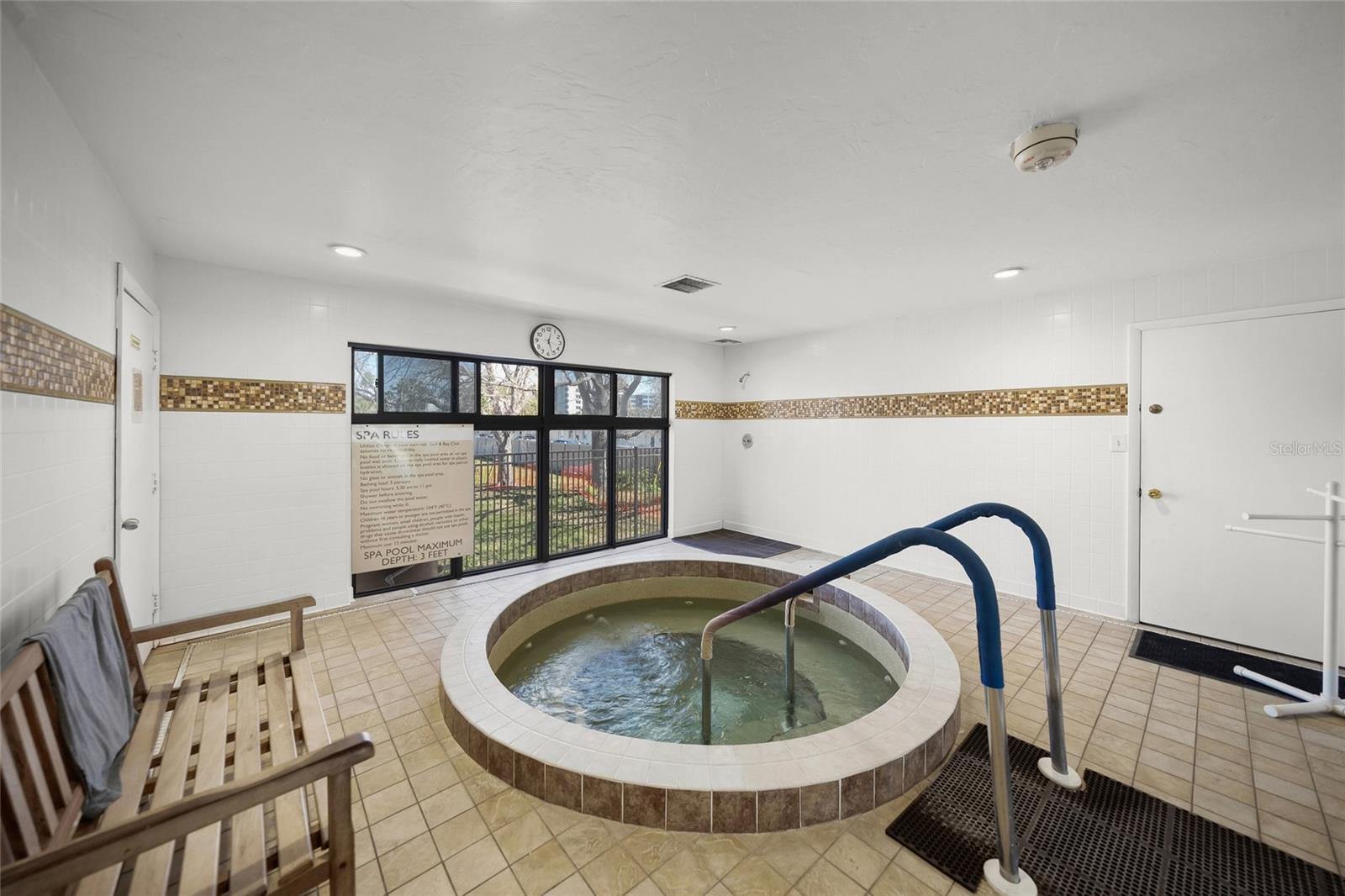 Listing photo id 72 for 5740 Midnight Pass Road 104f