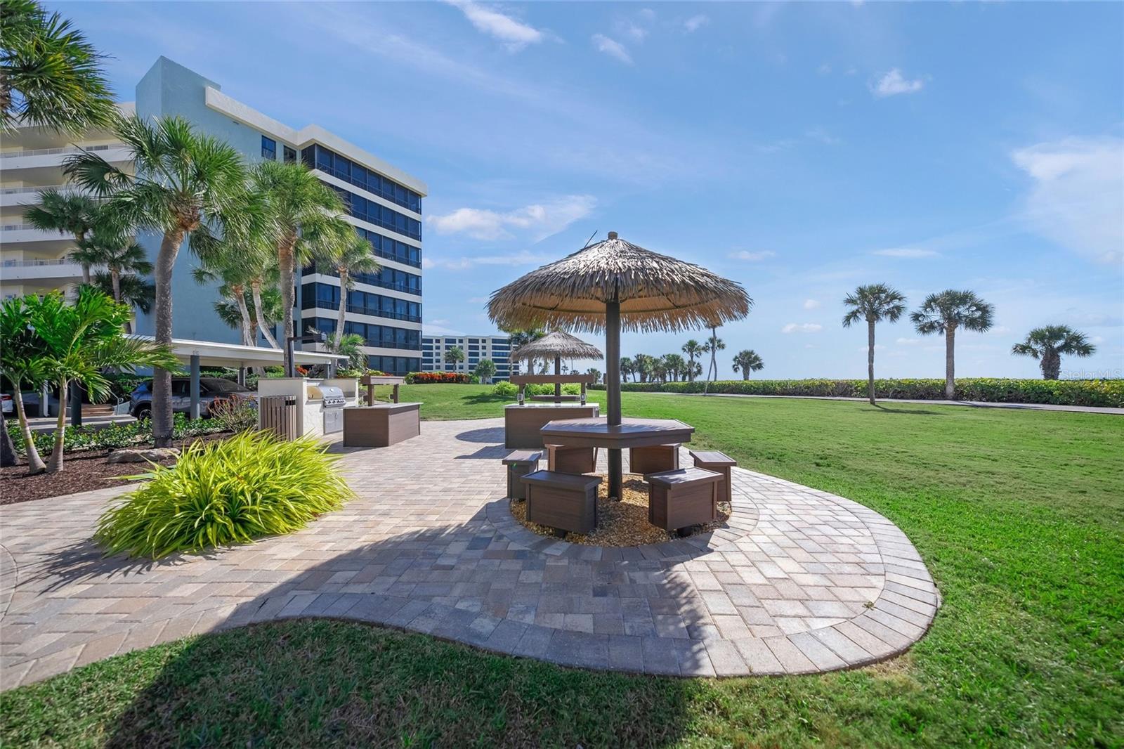 Listing photo id 73 for 5740 Midnight Pass Road 104f