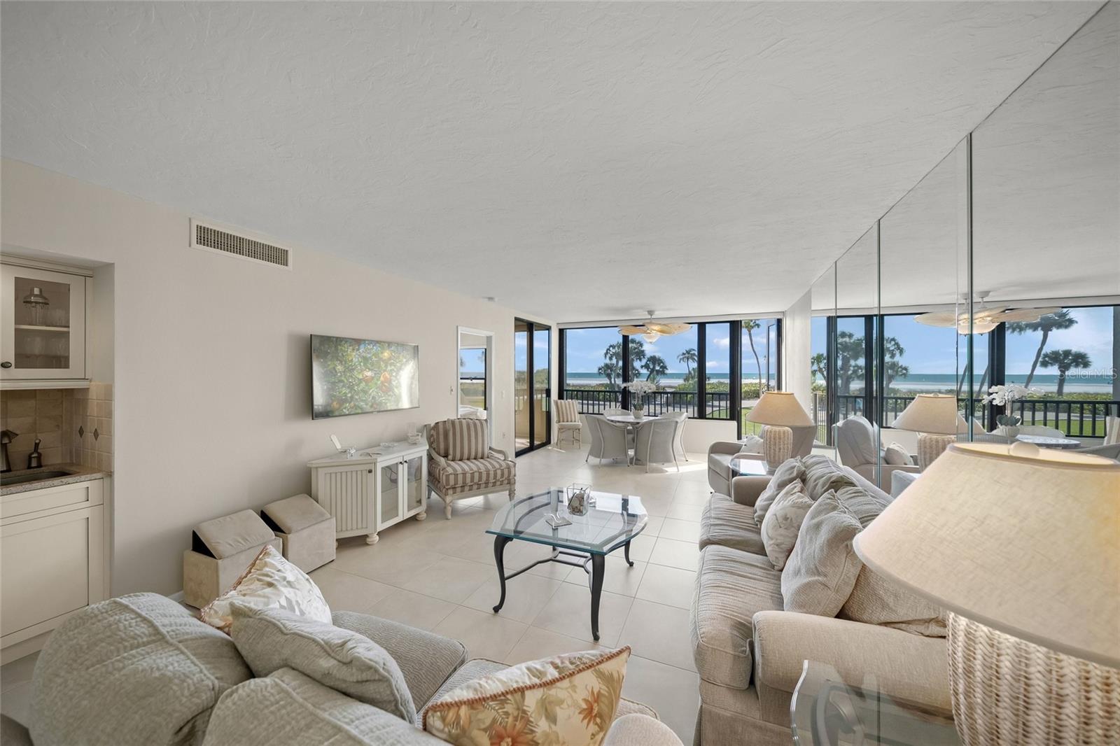 Listing photo id 6 for 5740 Midnight Pass Road 104f