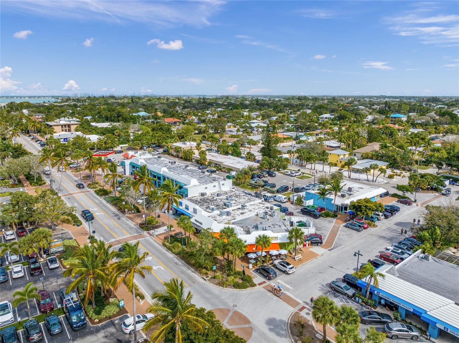 Listing photo id 85 for 5740 Midnight Pass Road 104f