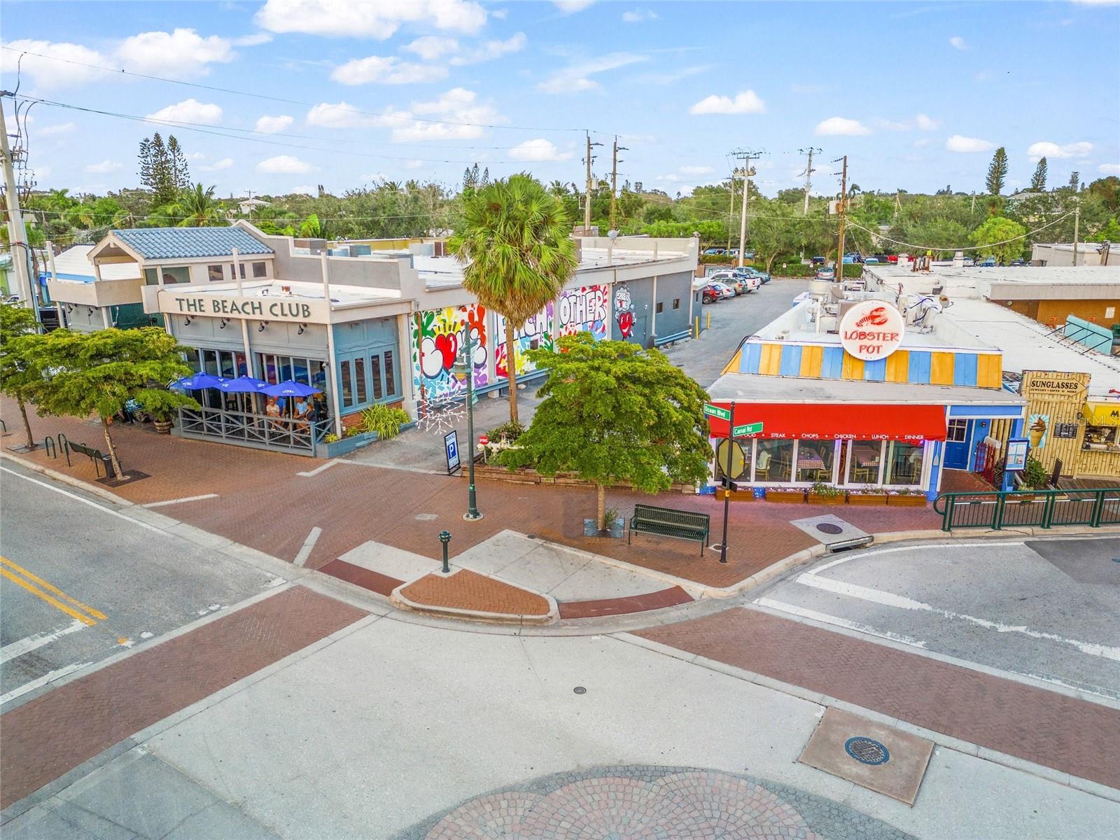 Listing photo id 86 for 5740 Midnight Pass Road 104f