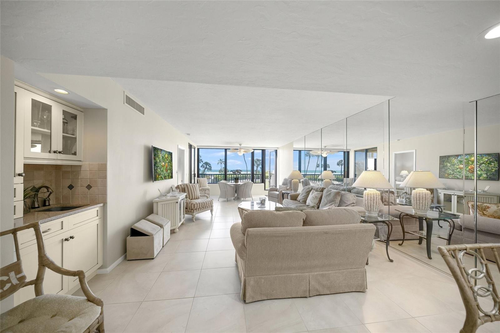 Listing photo id 7 for 5740 Midnight Pass Road 104f