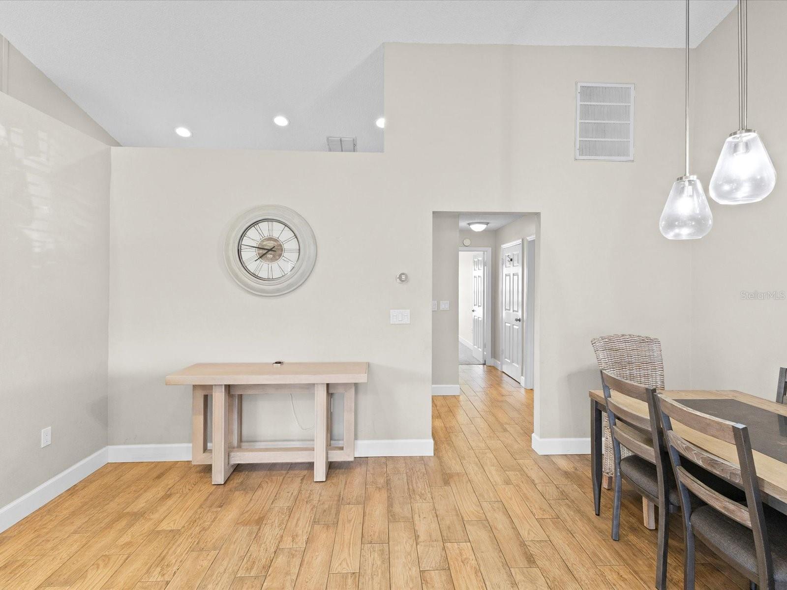 Image 5 of 62 For 708 Quail Keep Drive 1605