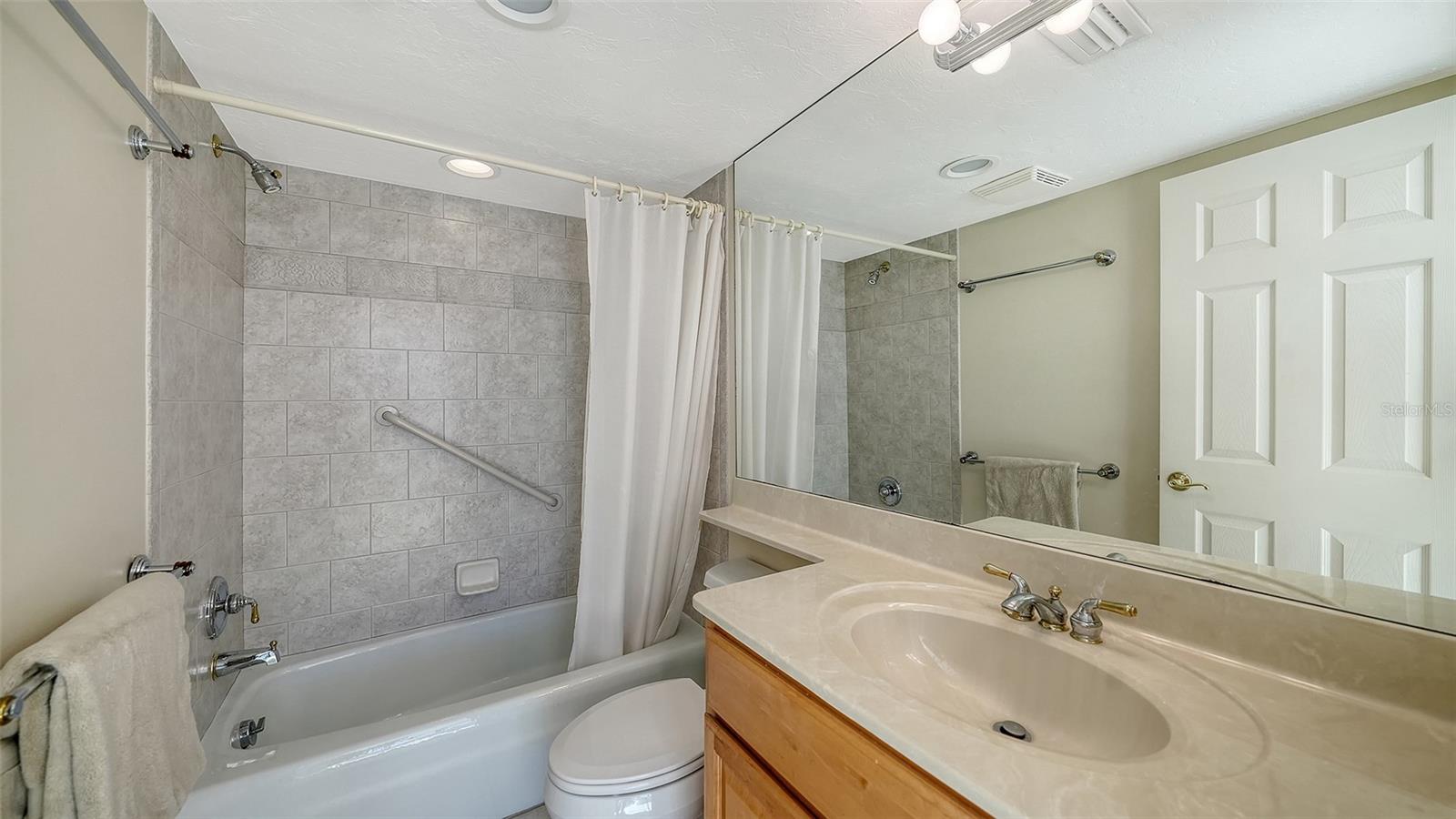 Image 24 of 56 For 5300 Ocean Boulevard 301