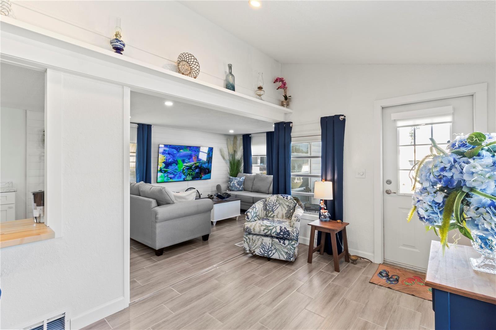 Image 10 of 40 For 704 49th Avenue Terrace W