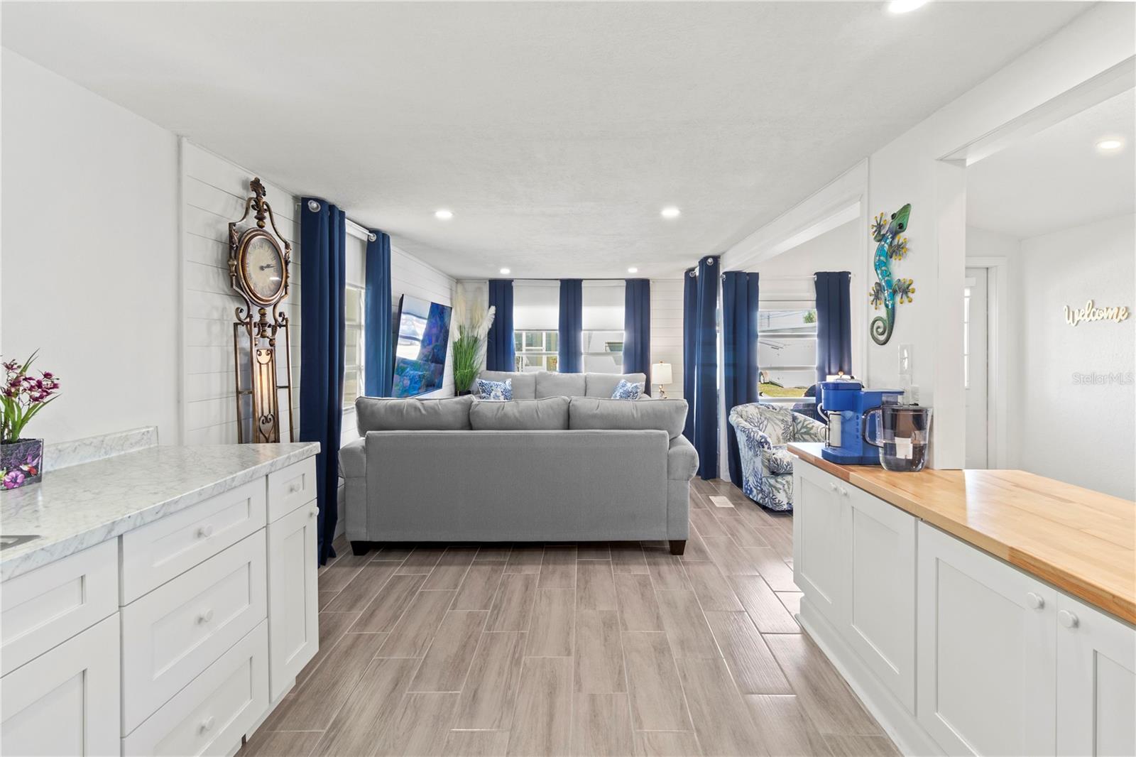 Image 12 of 40 For 704 49th Avenue Terrace W