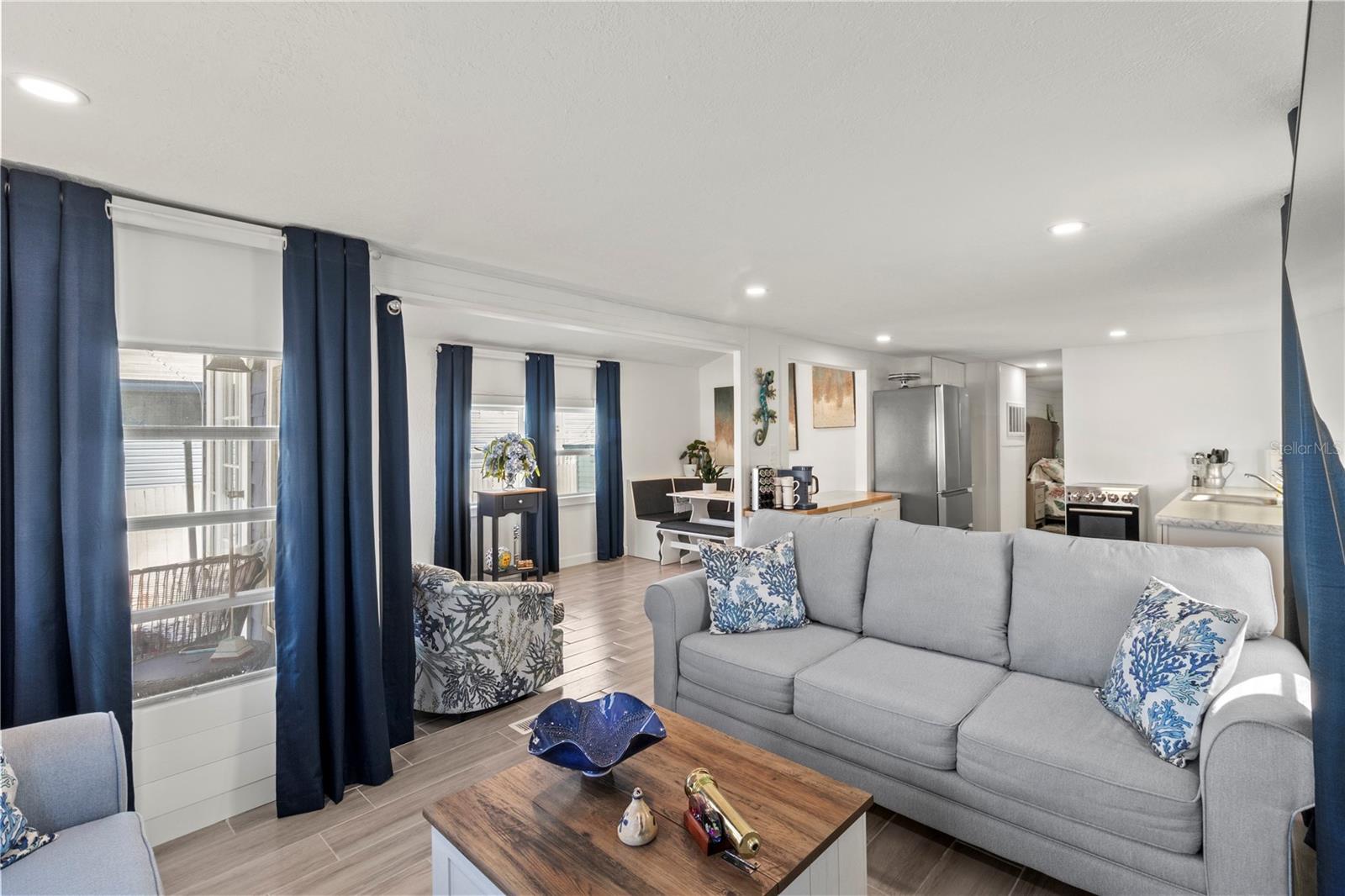 Image 14 of 40 For 704 49th Avenue Terrace W