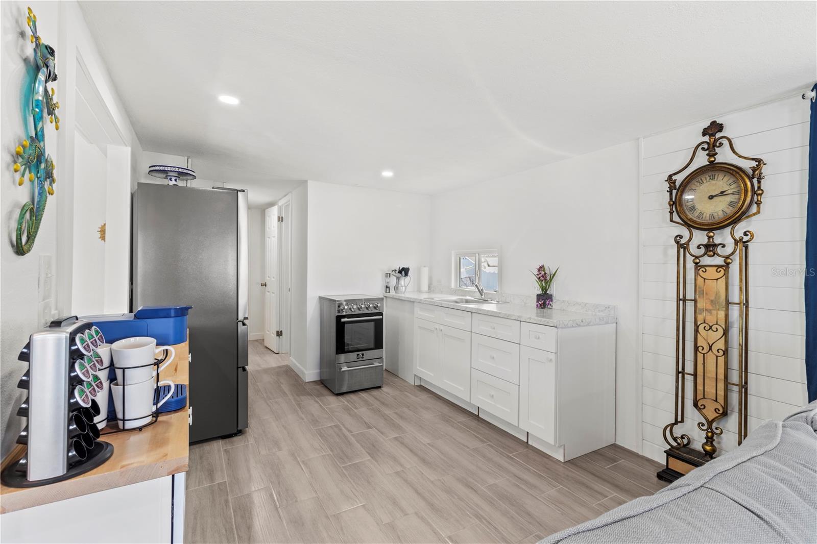 Image 15 of 40 For 704 49th Avenue Terrace W