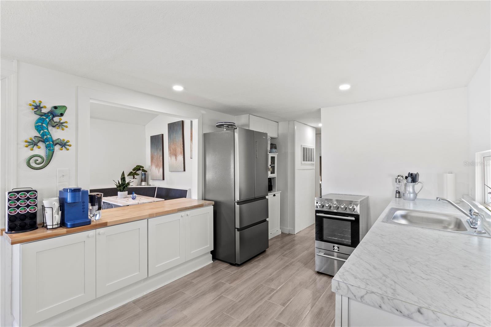 Image 16 of 40 For 704 49th Avenue Terrace W