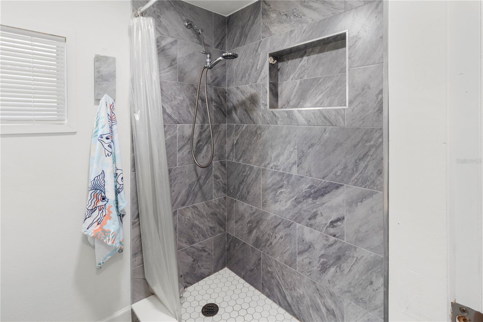 Image 21 of 40 For 704 49th Avenue Terrace W