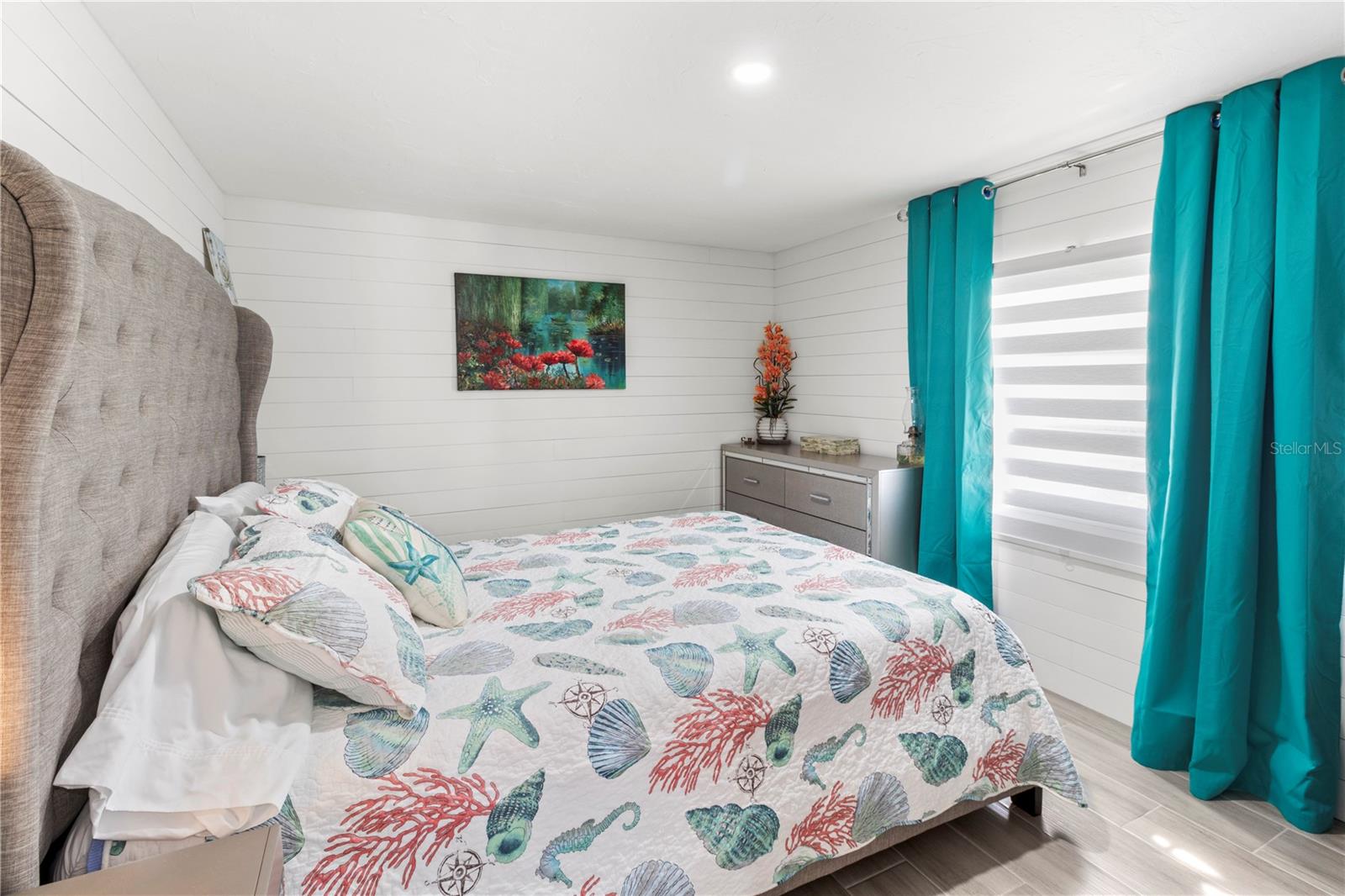 Image 22 of 40 For 704 49th Avenue Terrace W