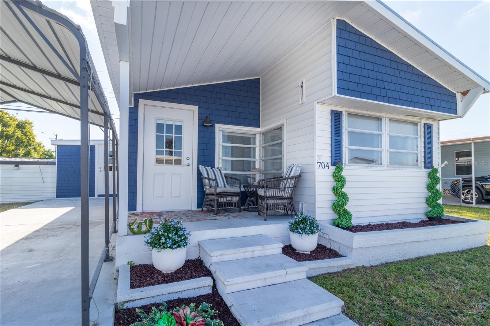 Image 3 of 40 For 704 49th Avenue Terrace W