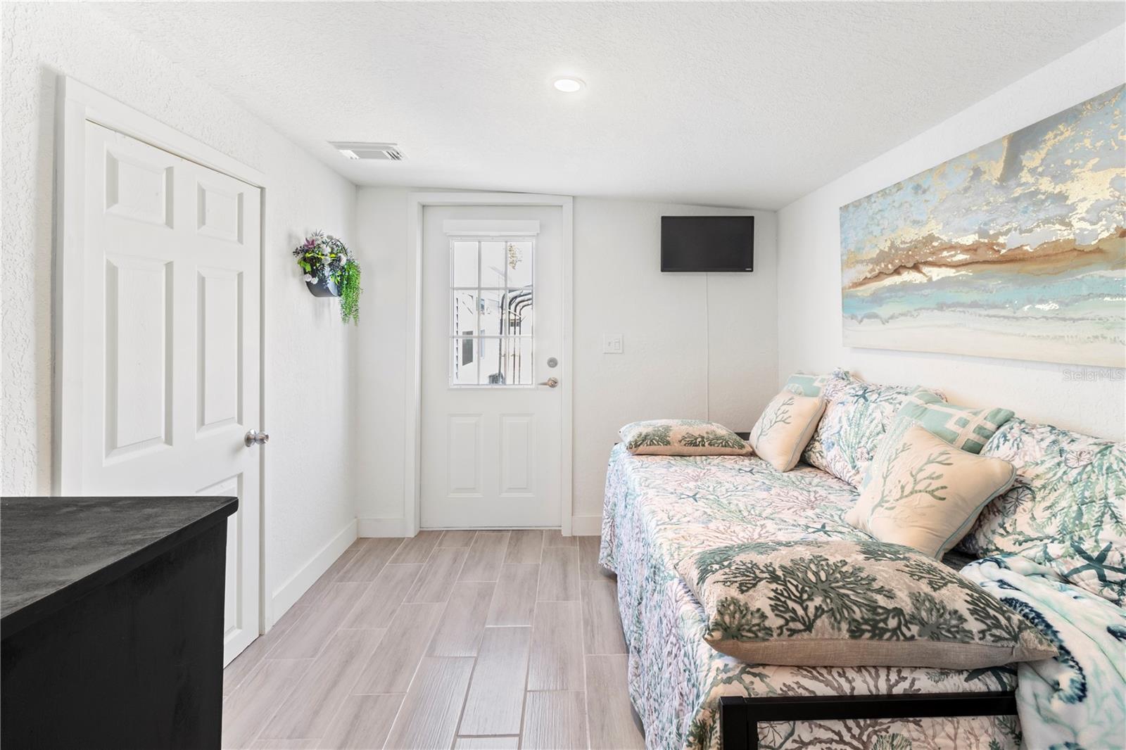 Image 30 of 40 For 704 49th Avenue Terrace W