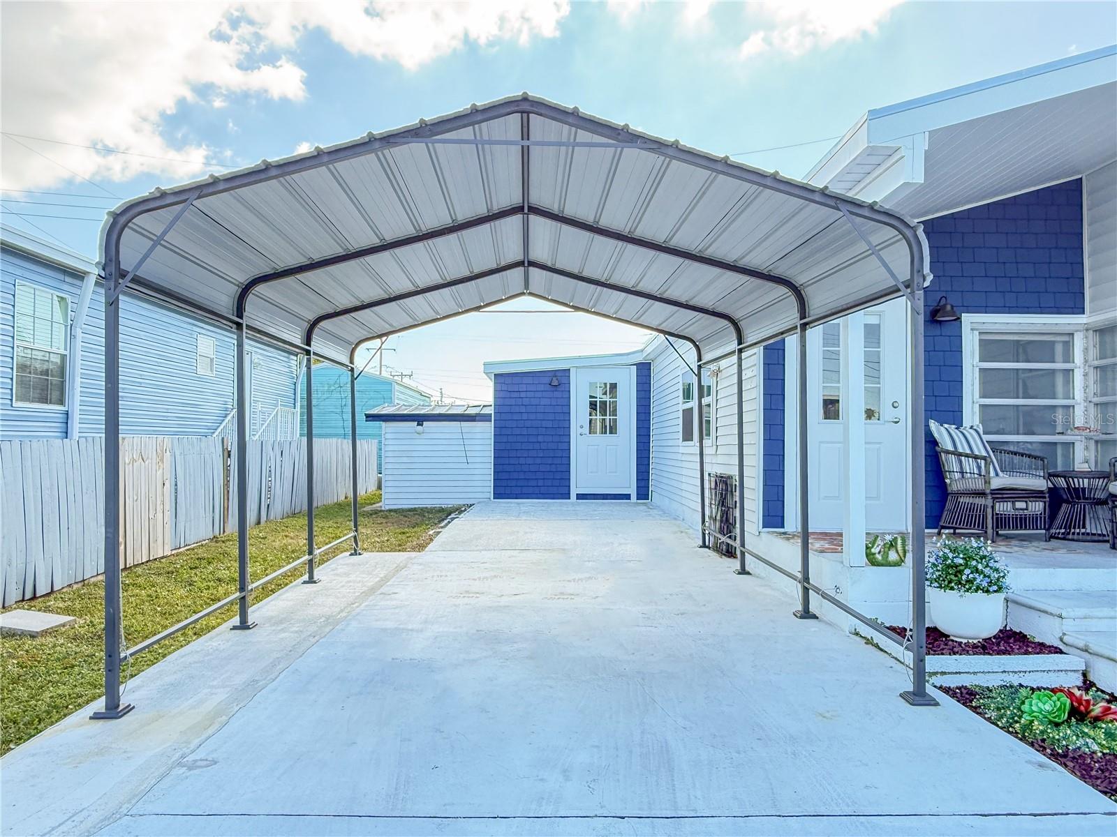 Image 4 of 40 For 704 49th Avenue Terrace W