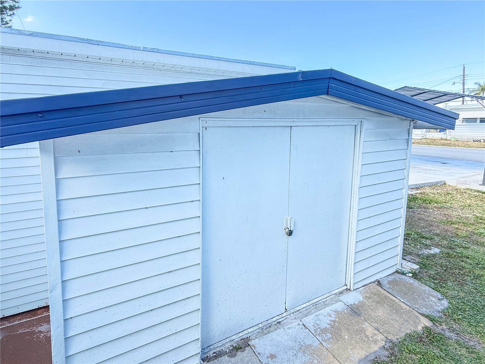 Image 5 of 40 For 704 49th Avenue Terrace W