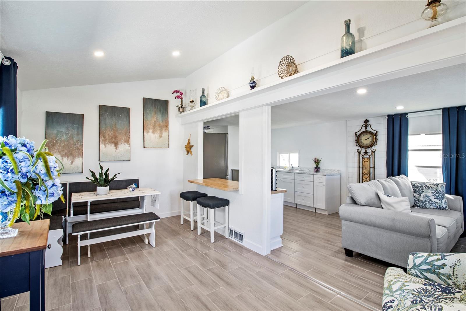 Image 6 of 40 For 704 49th Avenue Terrace W