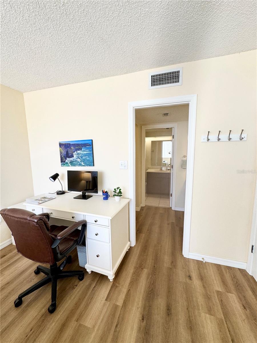 Image 32 of 57 For 5124 Harpers Croft  7