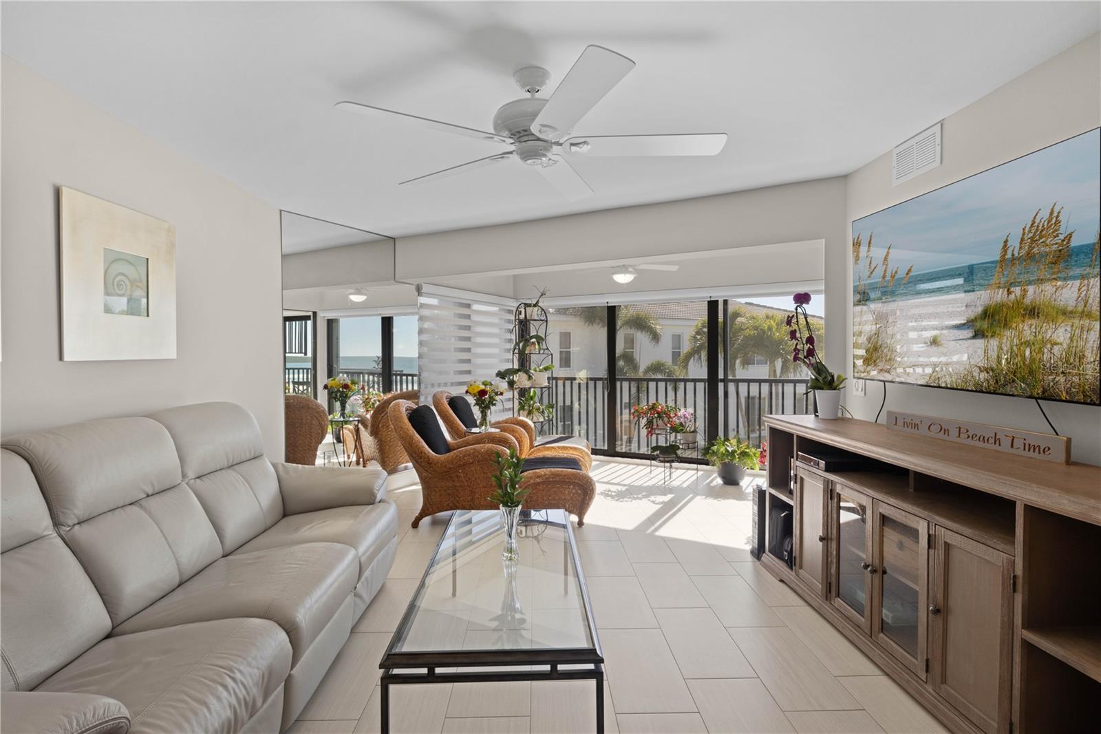 Image 13 of 34 For 5608 Gulf Drive 114