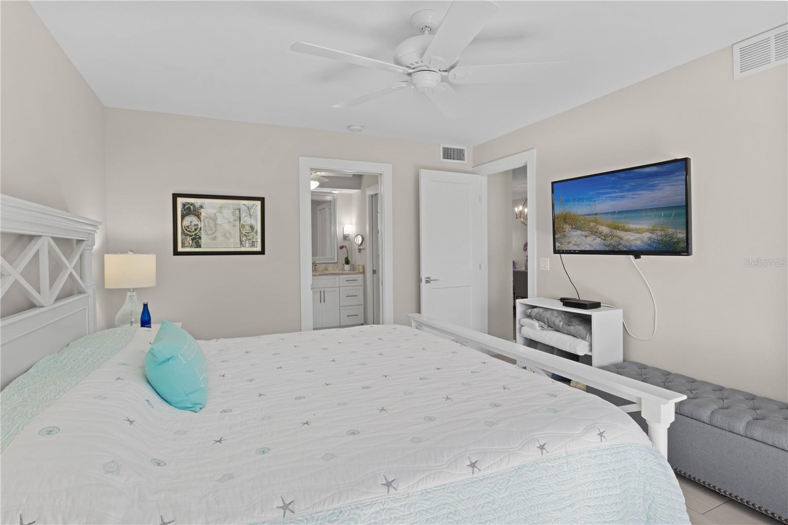 Image 21 of 34 For 5608 Gulf Drive 114