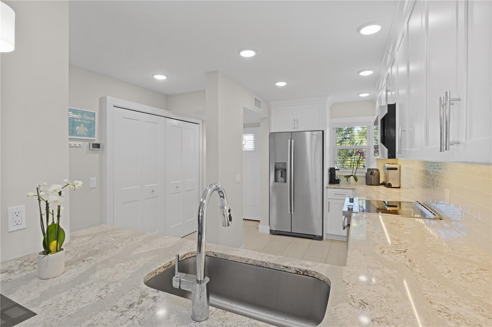 Image 4 of 34 For 5608 Gulf Drive 114