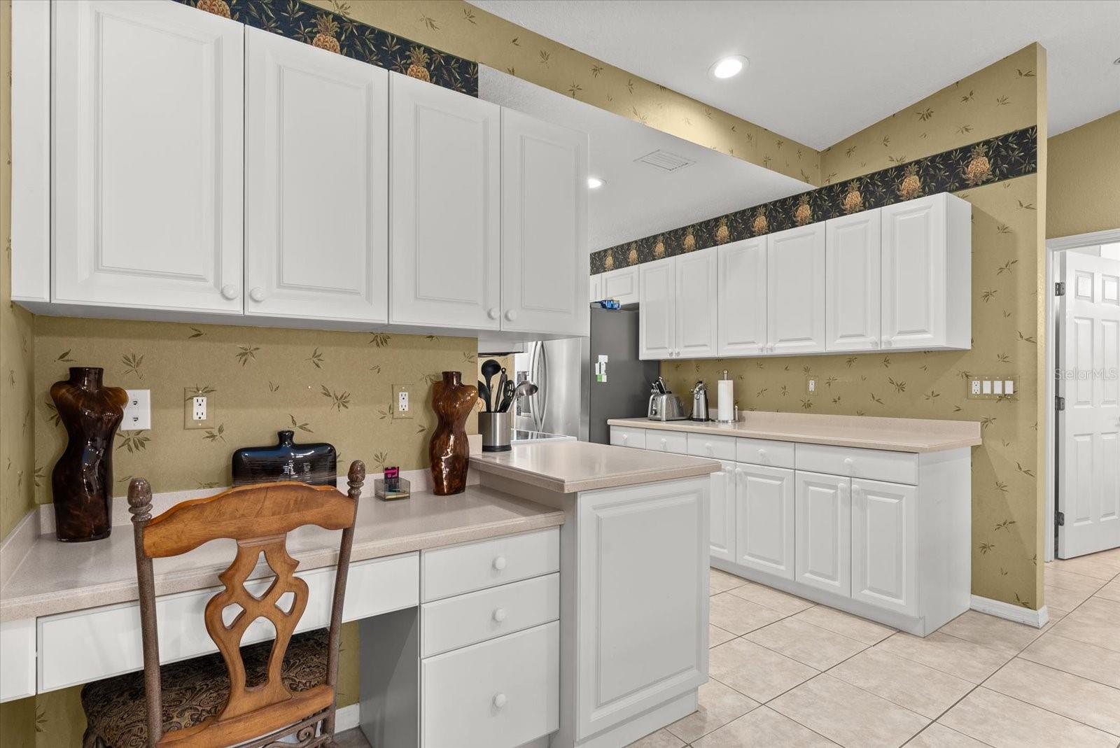 Image 11 of 43 For 7040 Strand Circle 201