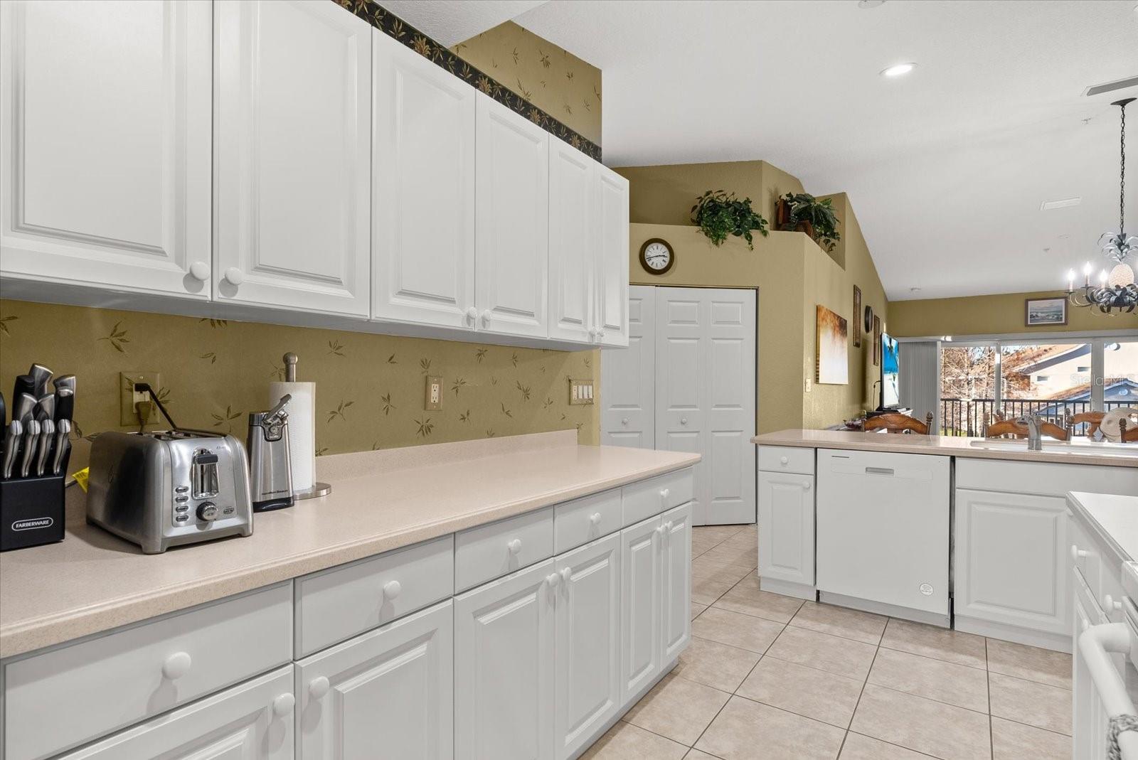 Image 13 of 43 For 7040 Strand Circle 201