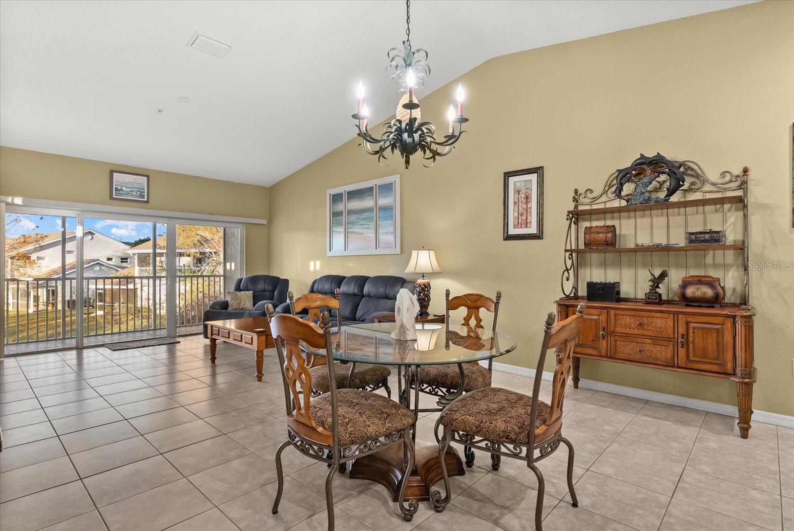 Image 14 of 43 For 7040 Strand Circle 201