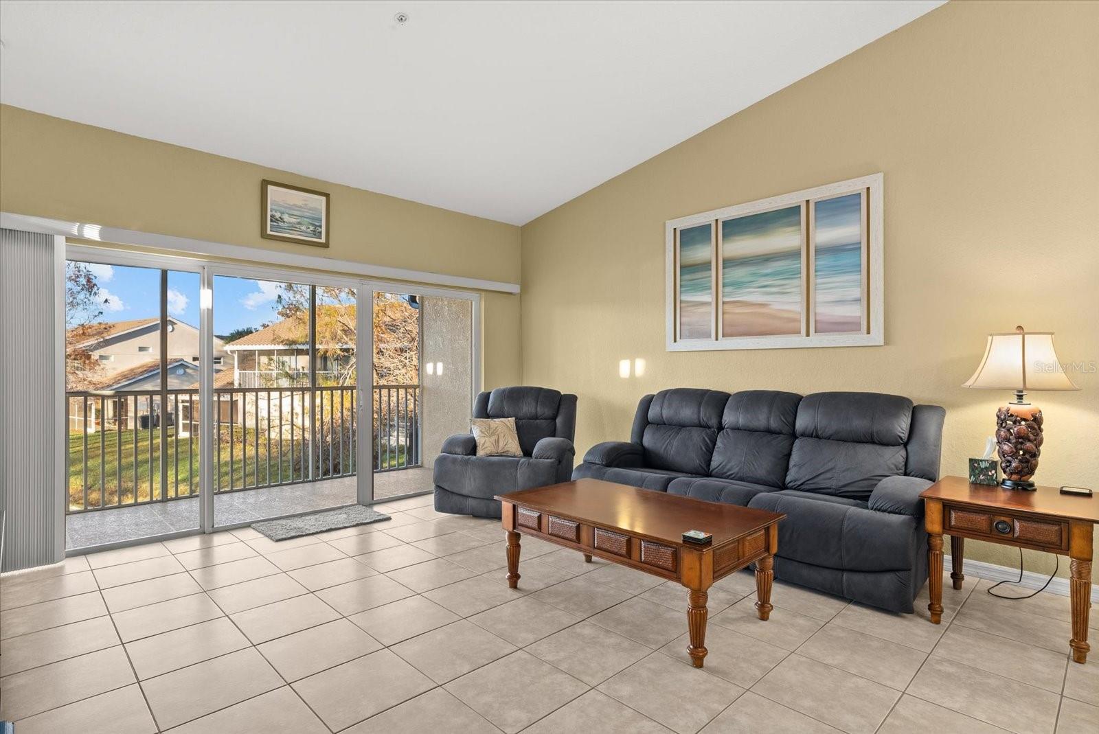 Image 16 of 43 For 7040 Strand Circle 201