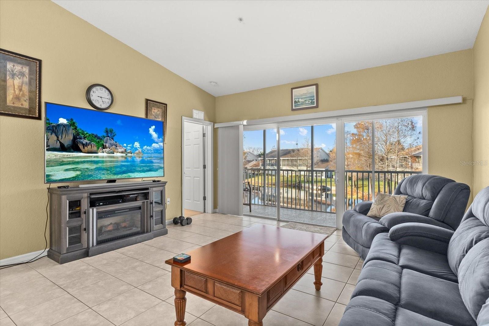 Image 17 of 43 For 7040 Strand Circle 201