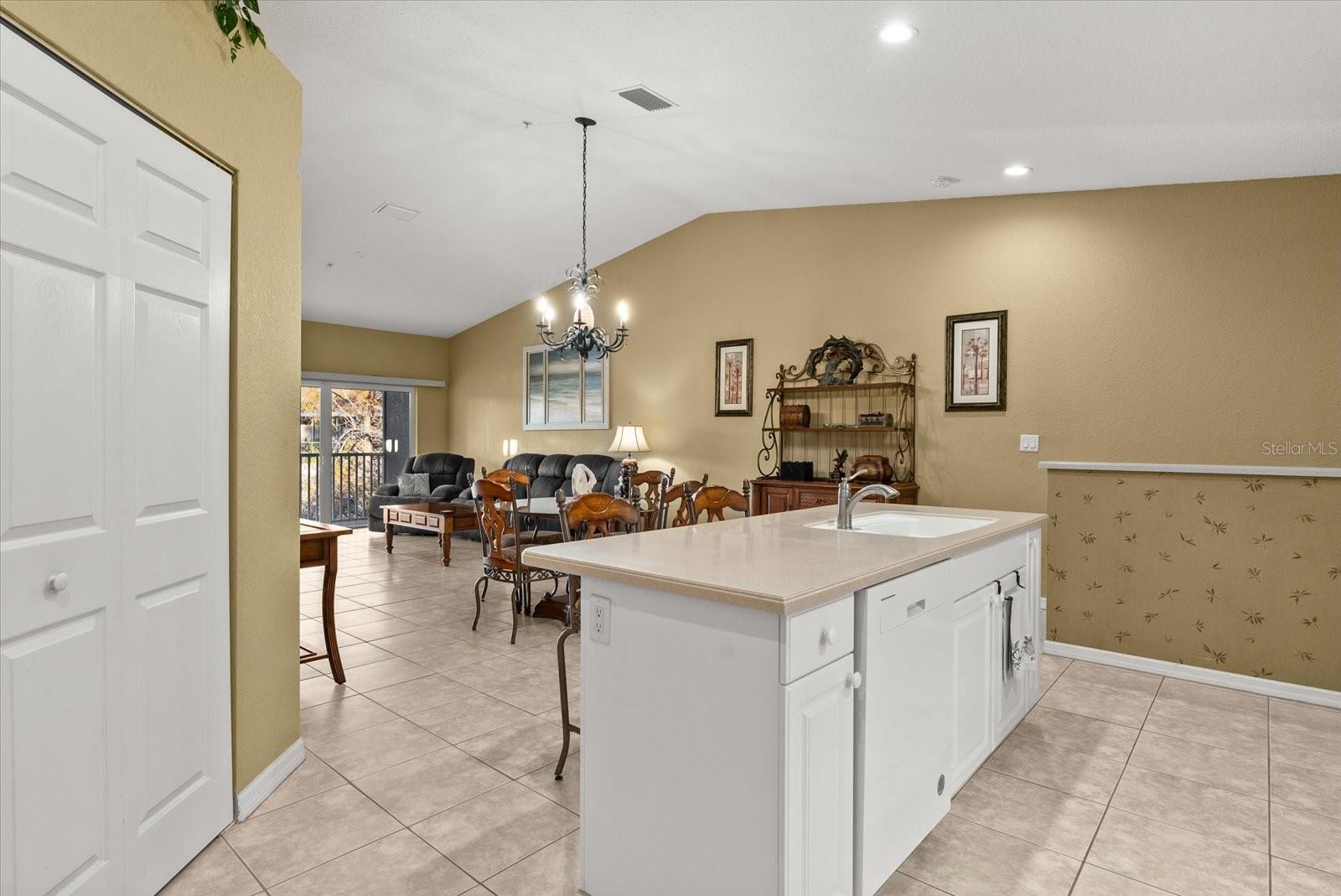 Image 7 of 43 For 7040 Strand Circle 201