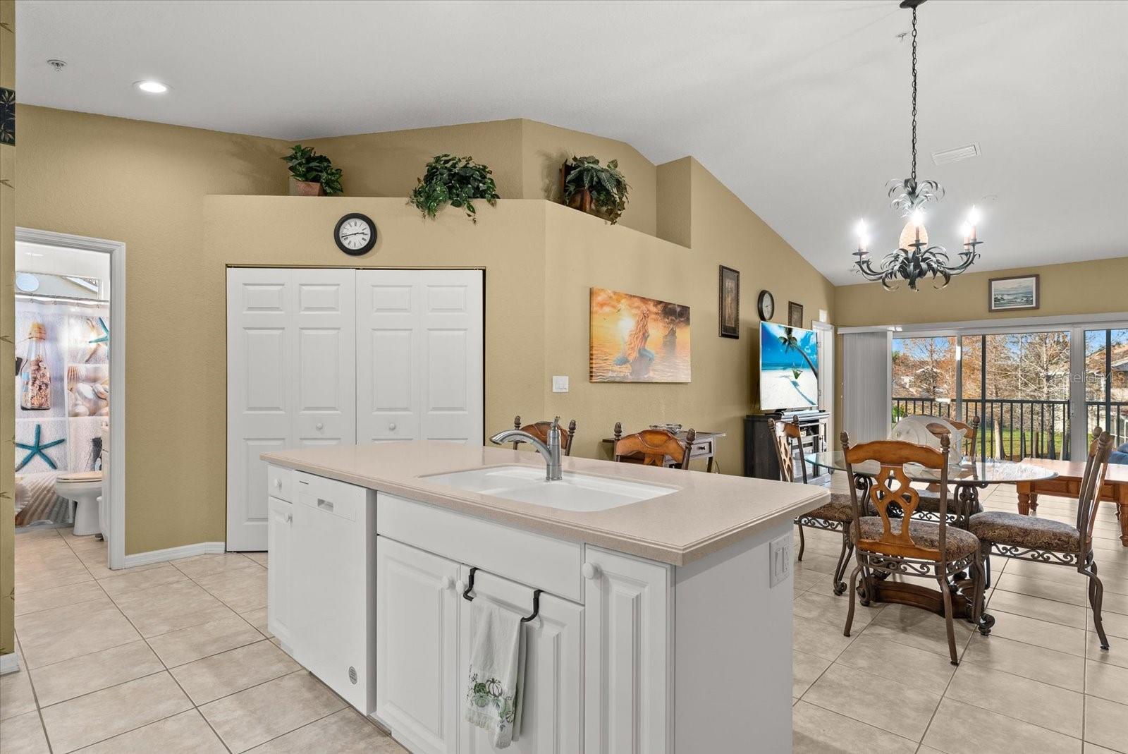 Image 8 of 43 For 7040 Strand Circle 201