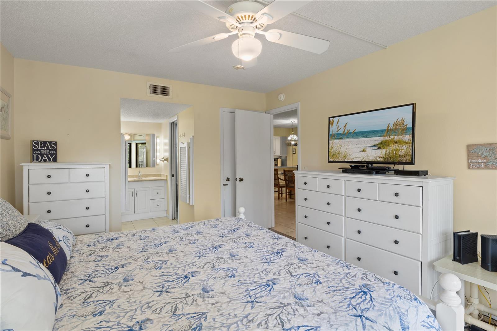 Image 19 of 34 For 5608 Gulf Drive 104