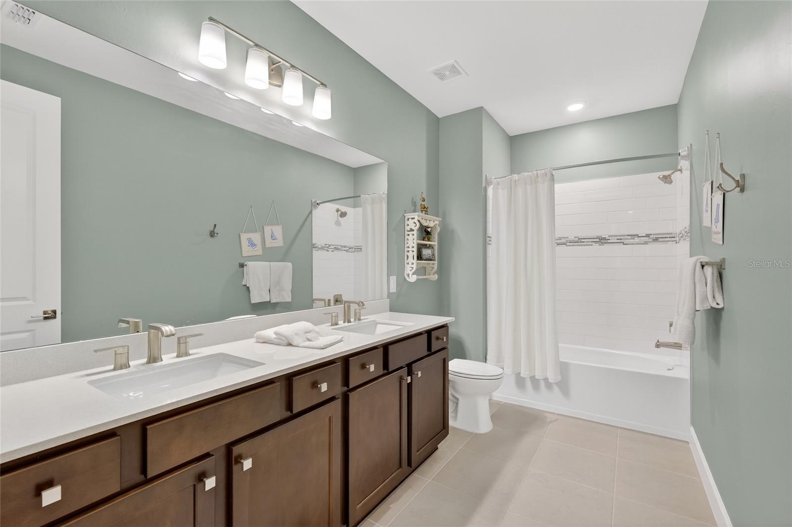 Image 40 of 74 For 5470 Silverside Pine Court