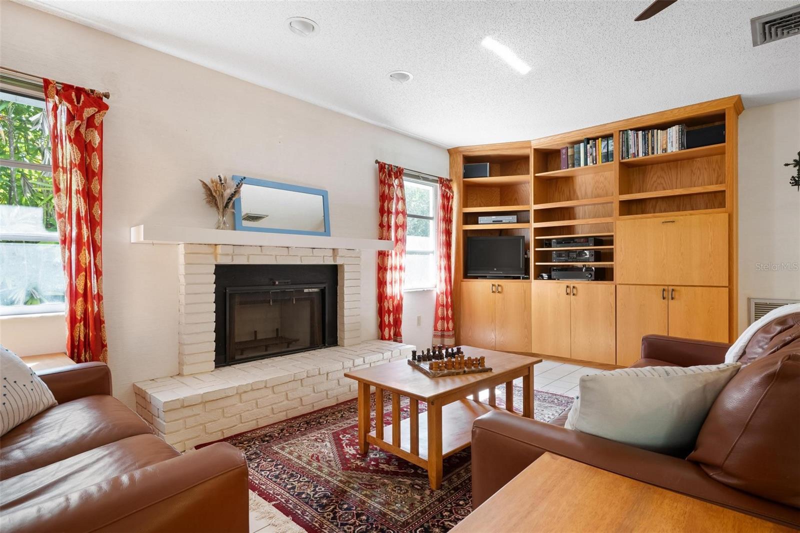 Image 20 of 52 For 6964 Country Lakes Circle