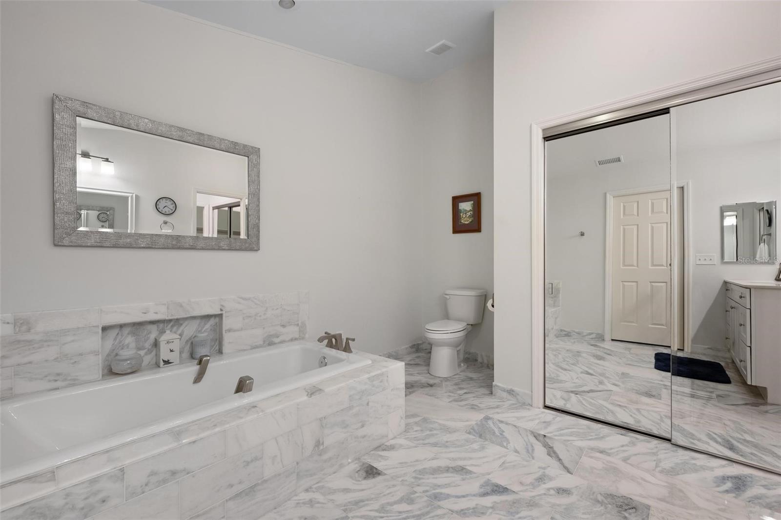 Image 34 of 52 For 6964 Country Lakes Circle