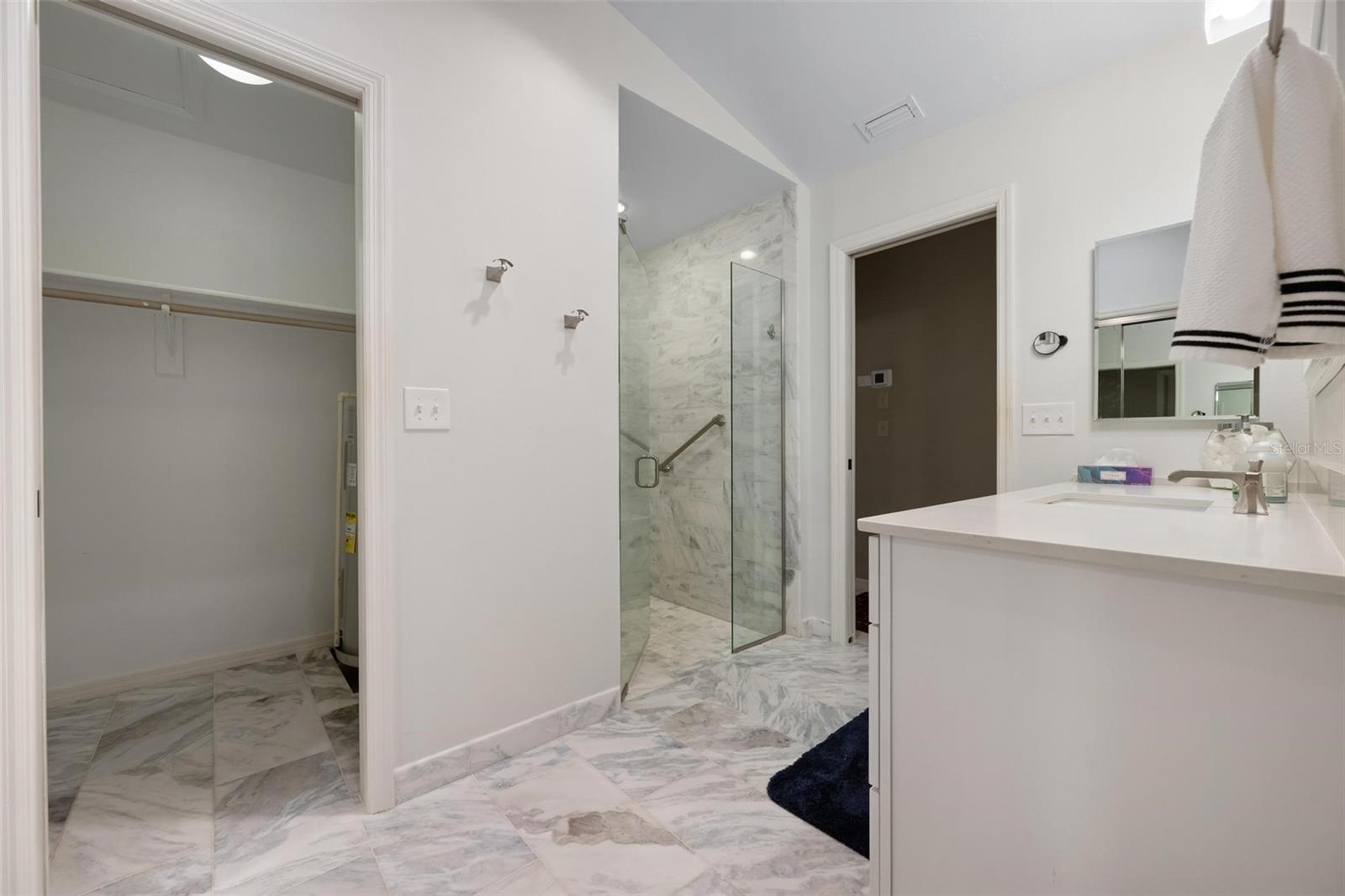 Image 36 of 52 For 6964 Country Lakes Circle