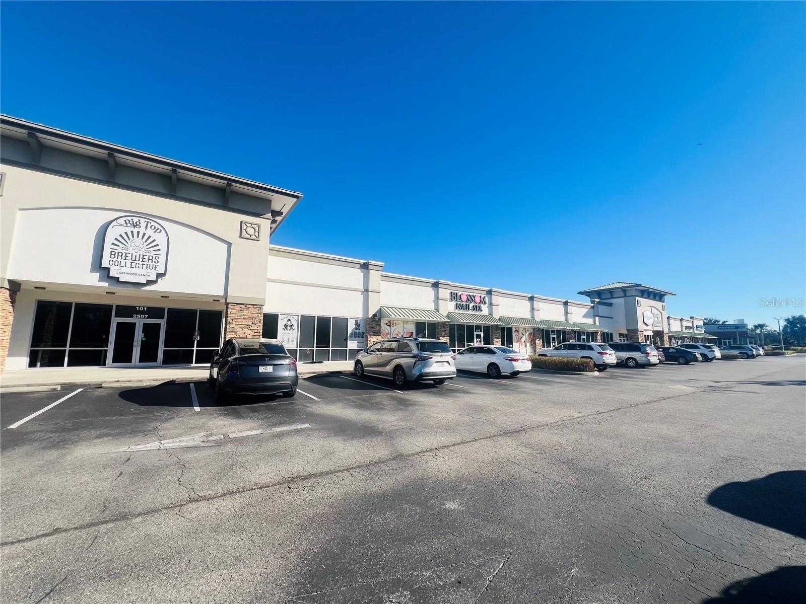 Image 13 of 16 For 2507 Lakewood Ranch Boulevard