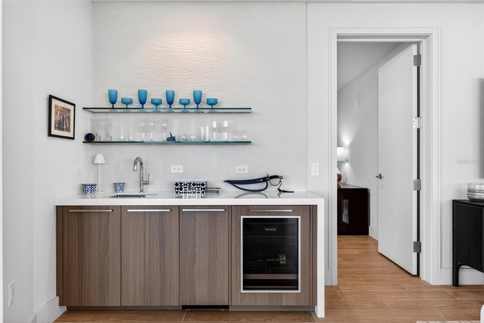 Image 15 of 88 For 1591 Gulf Of Mexico Drive 412