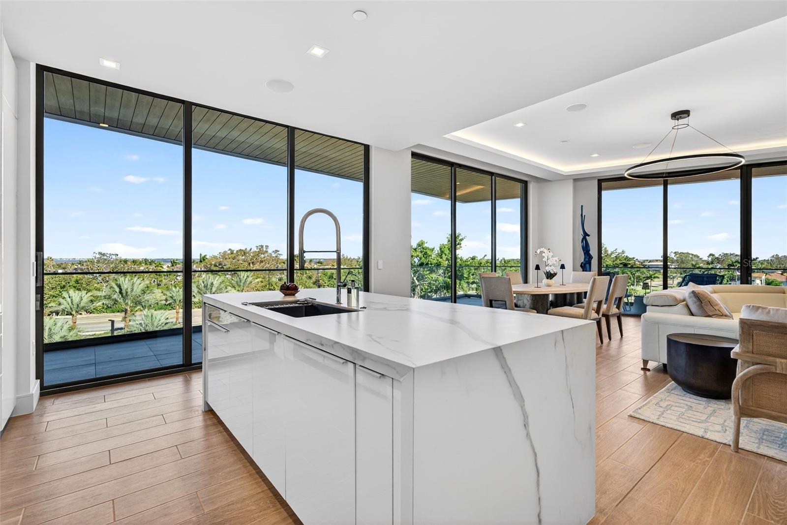 Image 19 of 88 For 1591 Gulf Of Mexico Drive 412