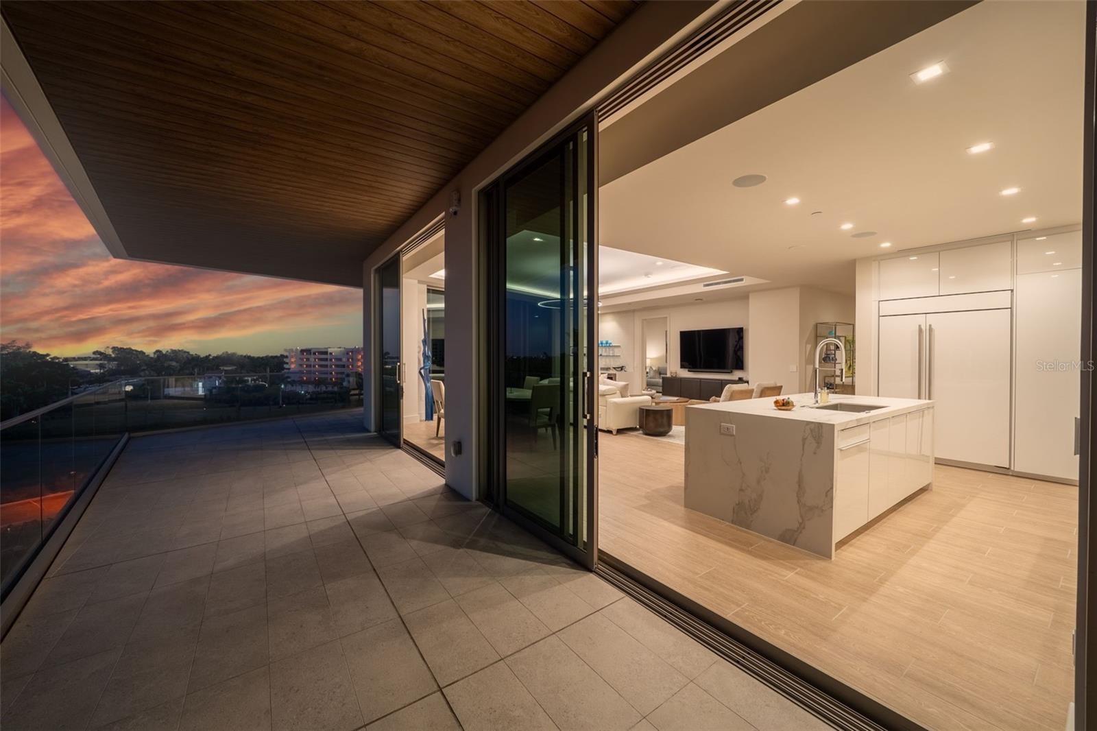 Image 24 of 88 For 1591 Gulf Of Mexico Drive 412