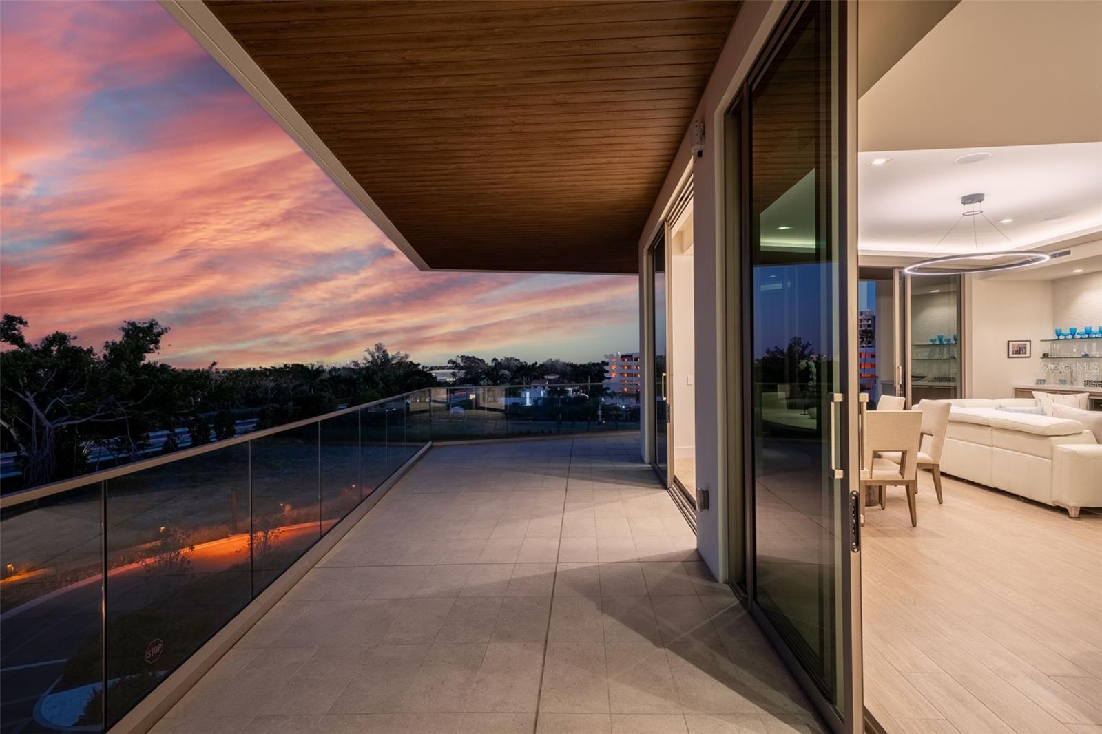 Image 25 of 88 For 1591 Gulf Of Mexico Drive 412