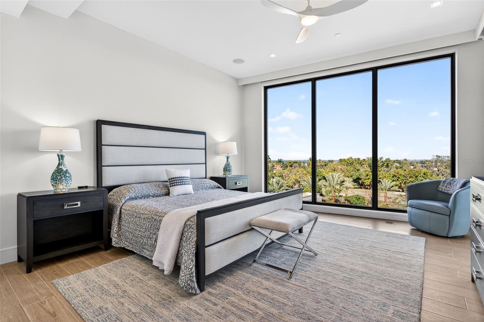 Image 31 of 88 For 1591 Gulf Of Mexico Drive 412