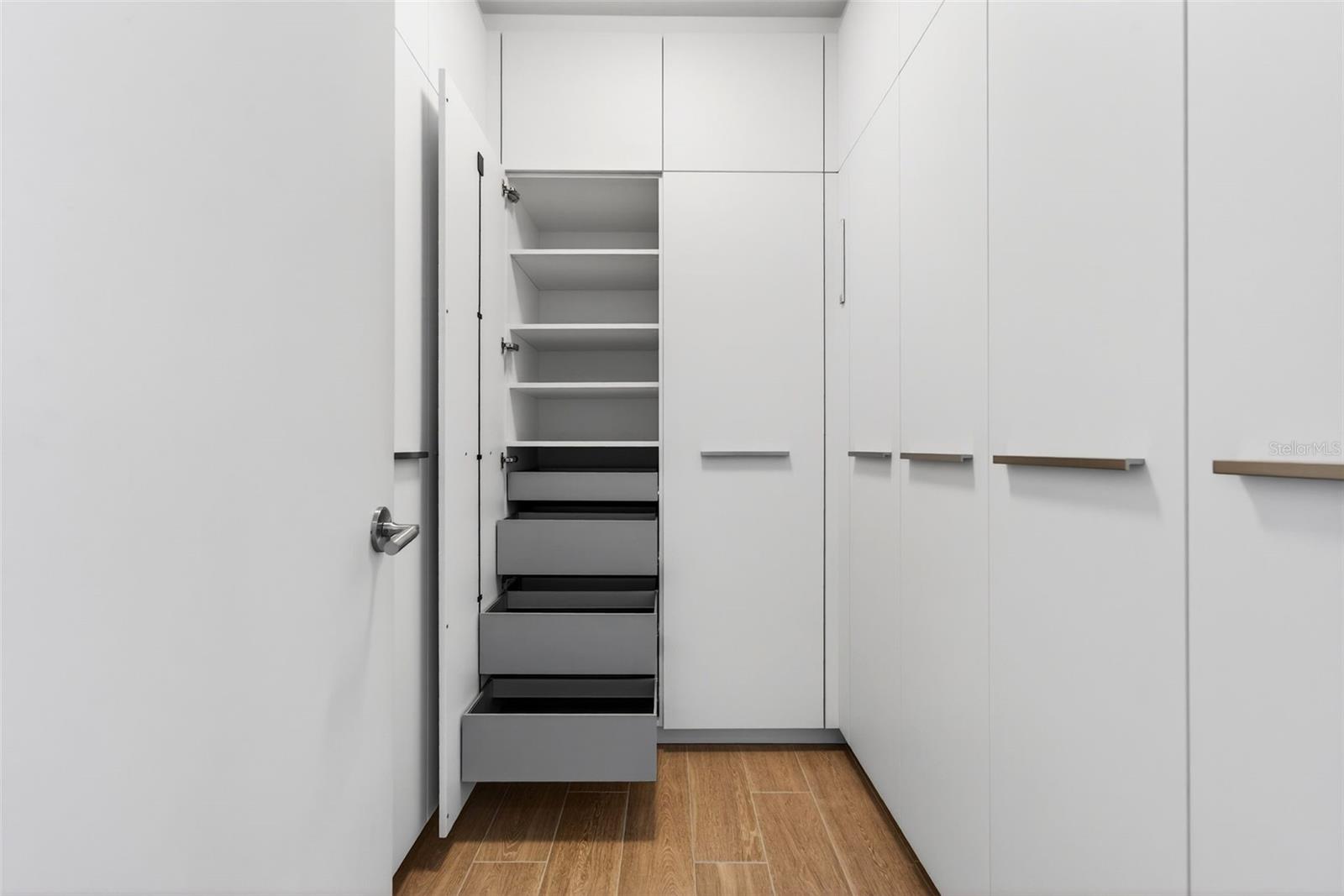 Image 39 of 88 For 1591 Gulf Of Mexico Drive 412