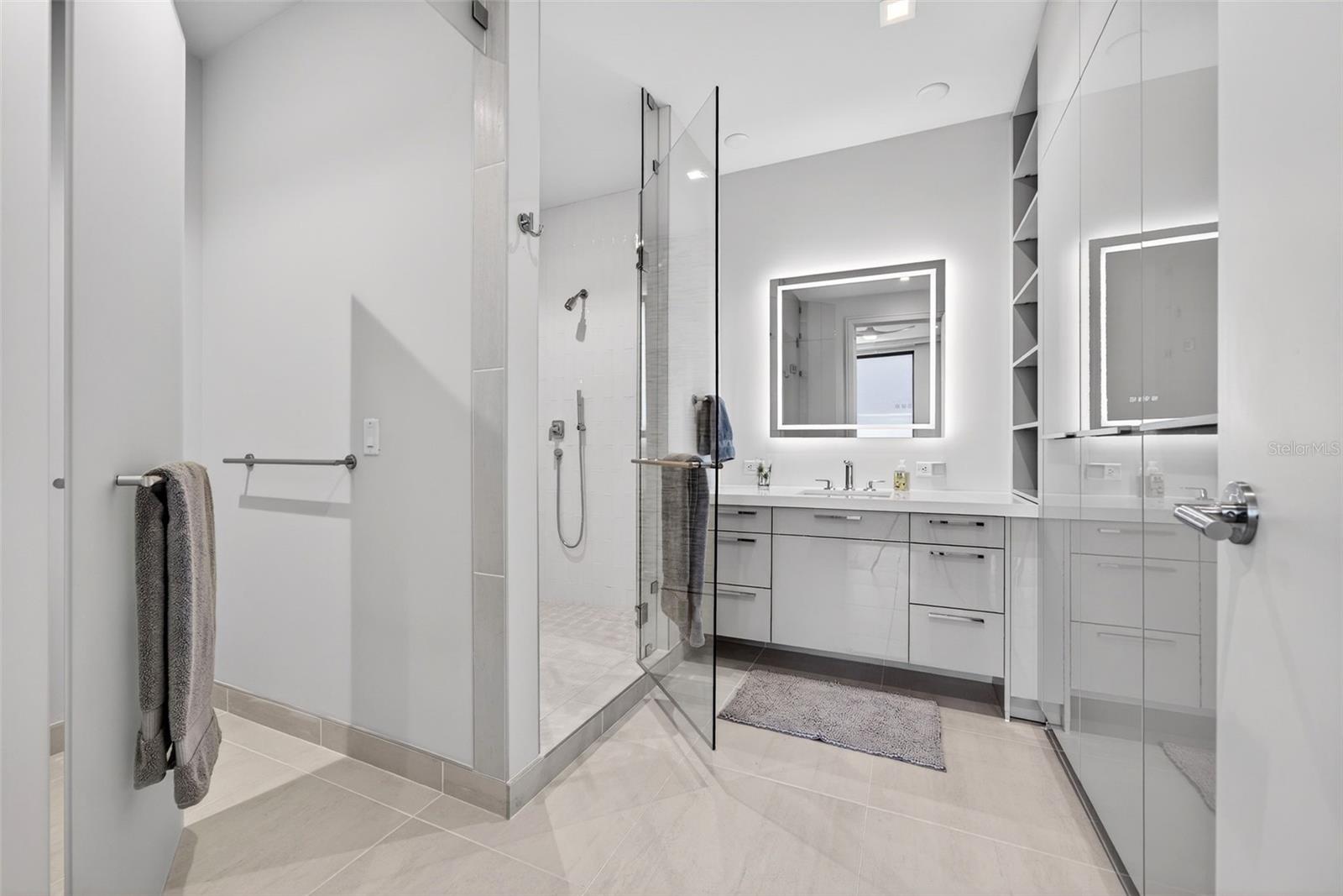 Image 43 of 88 For 1591 Gulf Of Mexico Drive 412