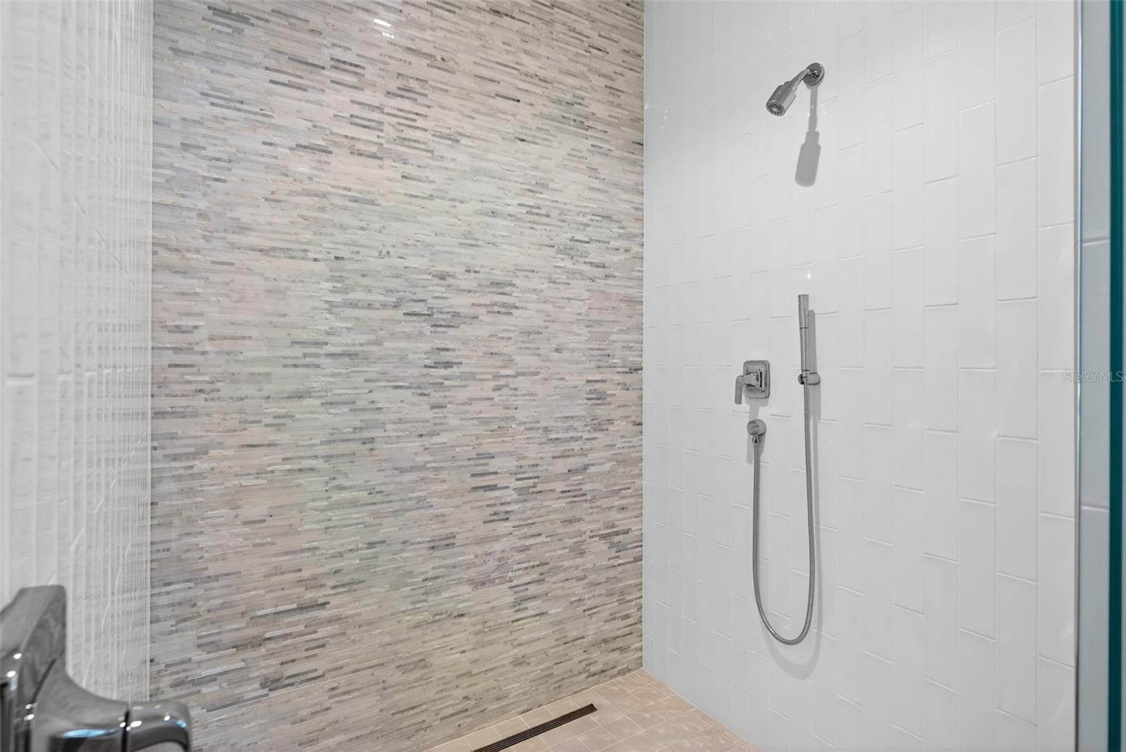 Image 46 of 88 For 1591 Gulf Of Mexico Drive 412