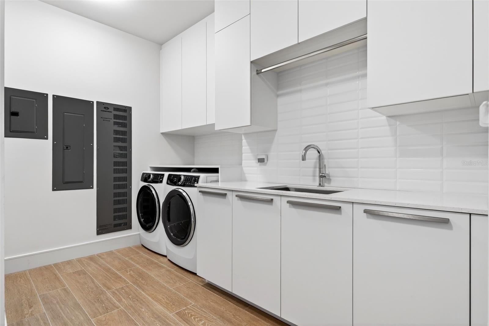 Image 47 of 88 For 1591 Gulf Of Mexico Drive 412